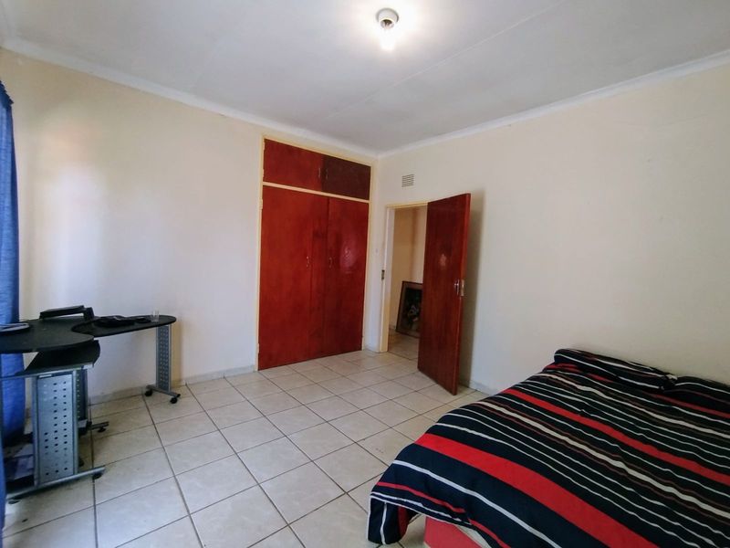 House For Sale in Stilfontein Ext 4 - Photo 9