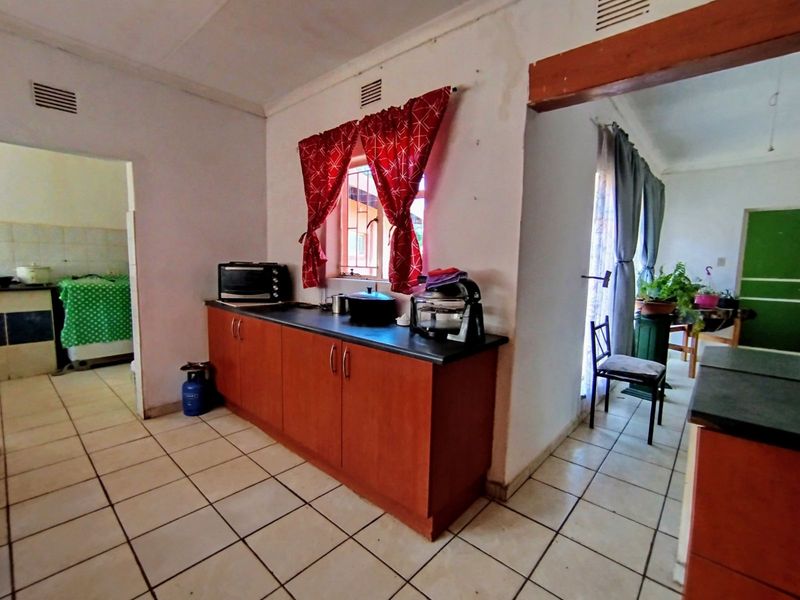 House For Sale in Stilfontein Ext 4 - Photo 6