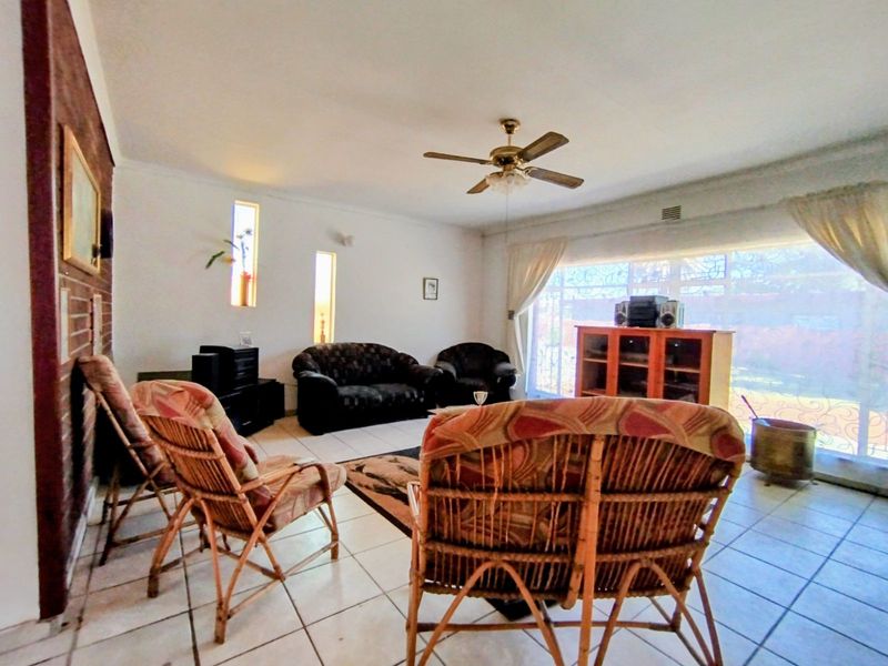 House For Sale in Stilfontein Ext 4 - Photo 4