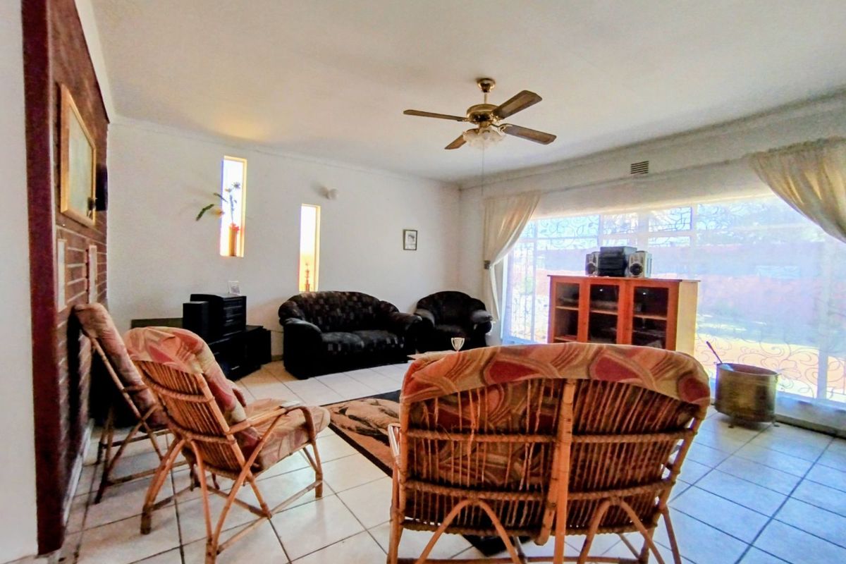 House For Sale in Stilfontein Ext 4 - Photo 4