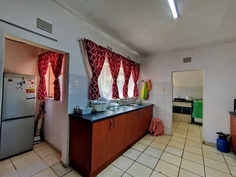 House For Sale in Stilfontein Ext 4 - Photo 3