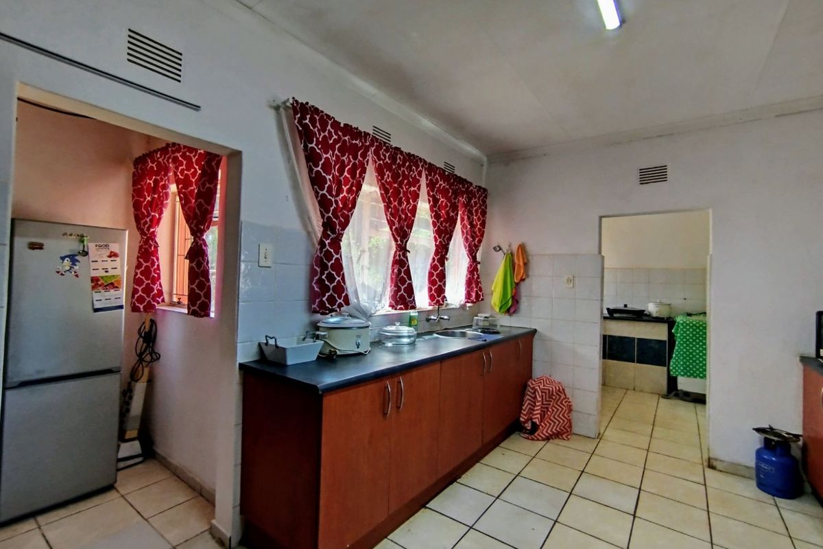 House For Sale in Stilfontein Ext 4 - Photo 3