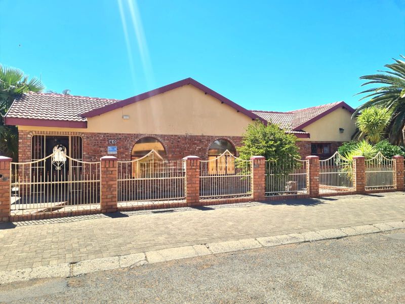 House For Sale in Royldene - Photo 1