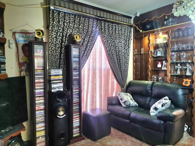 House For Sale in Royldene - Photo 3