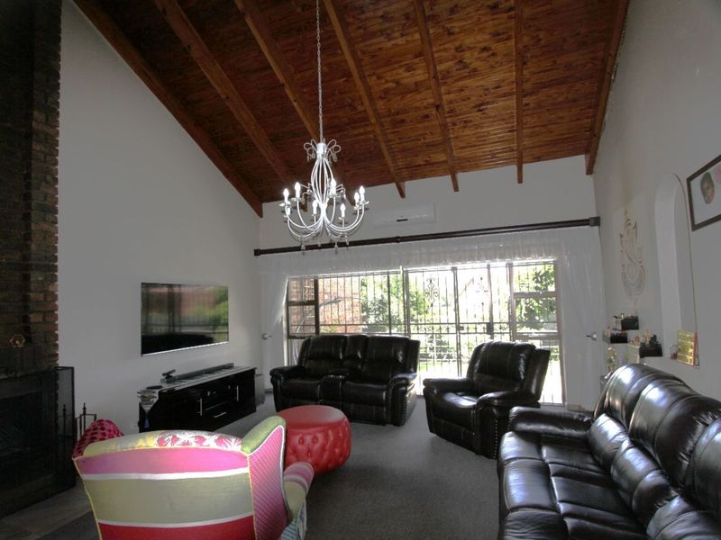 House For Sale in Nederlandpark - Photo 3