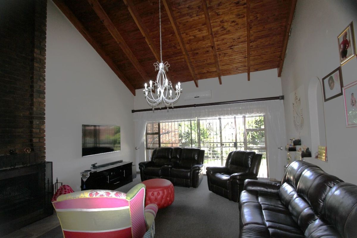 House For Sale in Nederlandpark - Photo 3