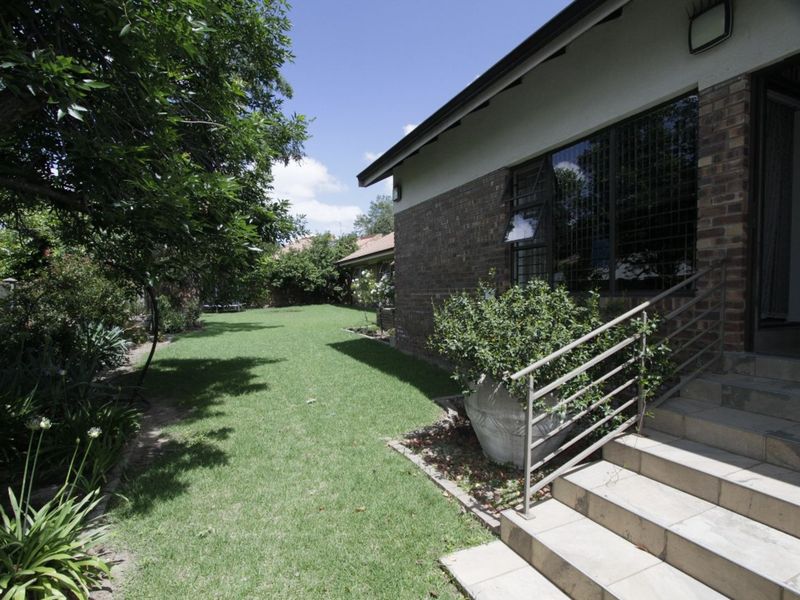 House For Sale in Nederlandpark - Photo 2