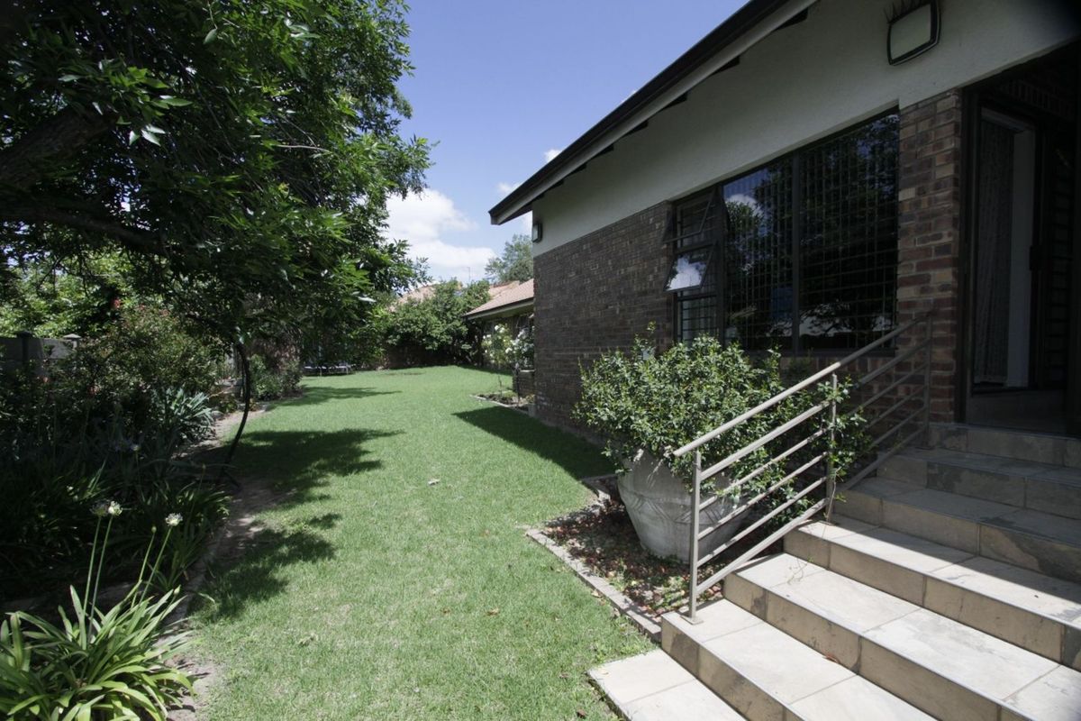 House For Sale in Nederlandpark - Photo 2