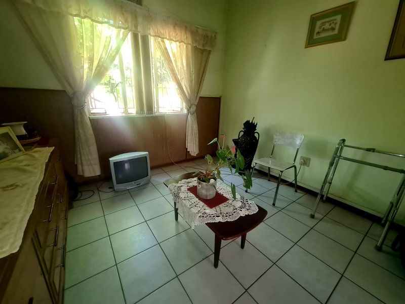 House For Sale in Utility - Photo 4