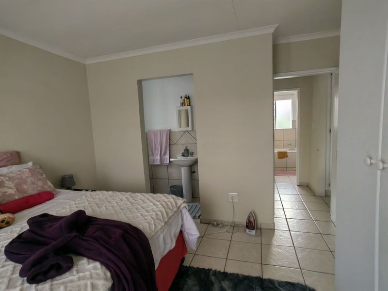 Townhouse For Sale in Clarina - Photo 7