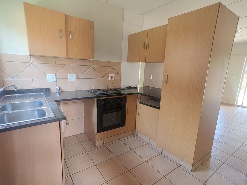 Townhouse For Sale in Clarina - Photo 3