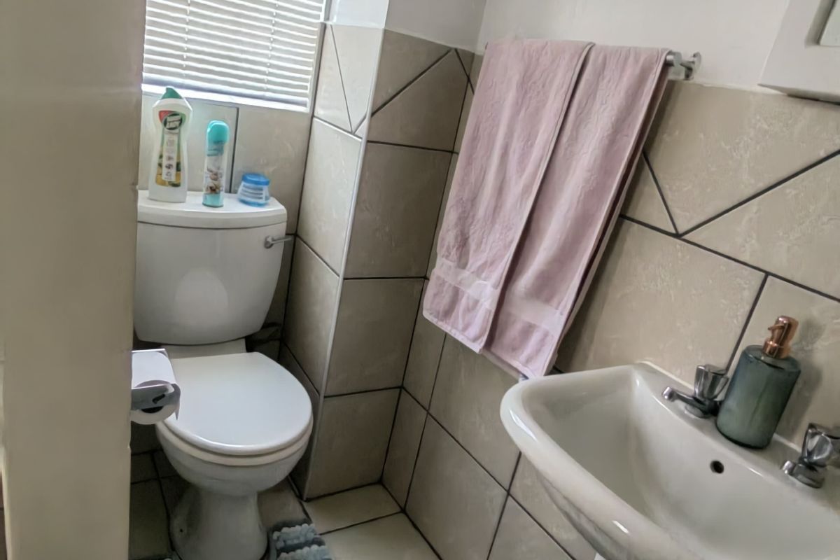 Townhouse For Sale in Clarina - Photo 5