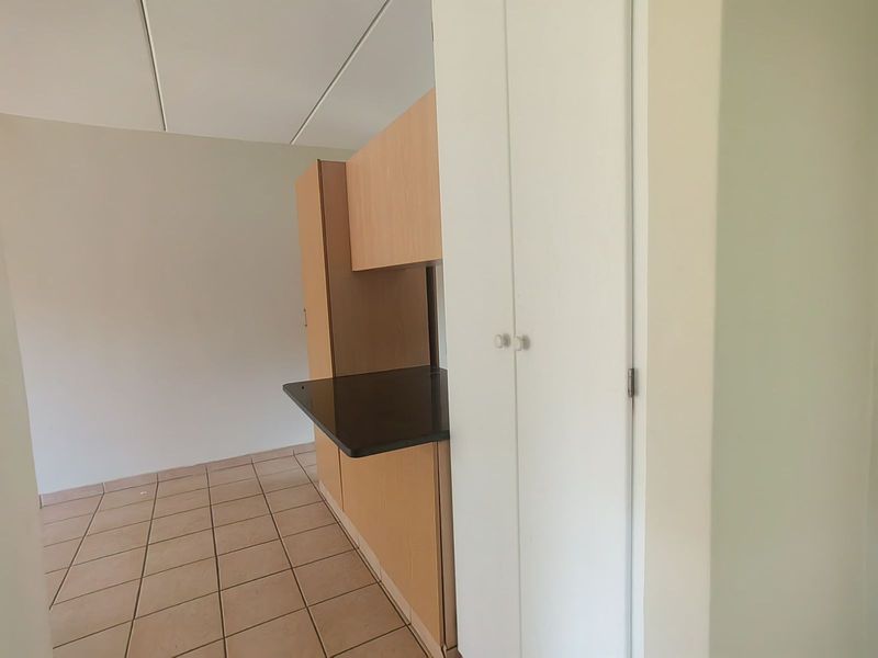 Townhouse For Sale in Clarina - Photo 4