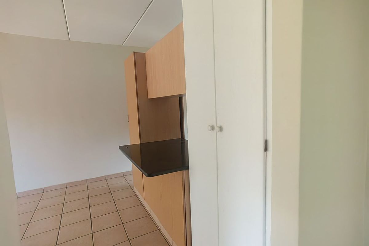 Townhouse For Sale in Clarina - Photo 4