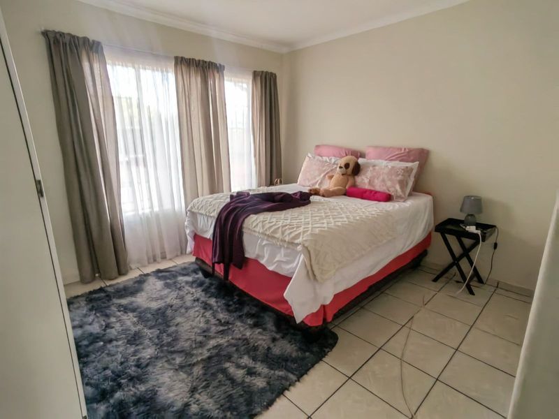 Townhouse For Sale in Clarina - Photo 10