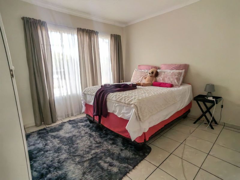 Townhouse For Sale in Clarina - Photo 9