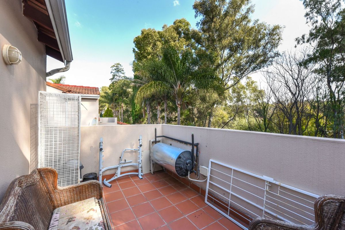 Townhouse For Sale in Douglasdale - Photo 3