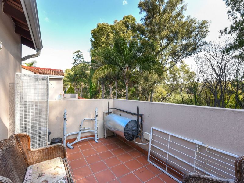 Townhouse For Sale in Douglasdale - Photo 3