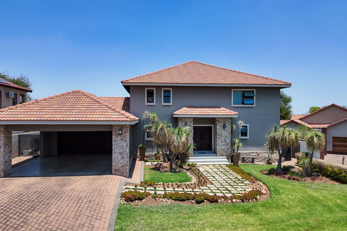 House For Sale in Pebble Rock Golf Village - Photo 2