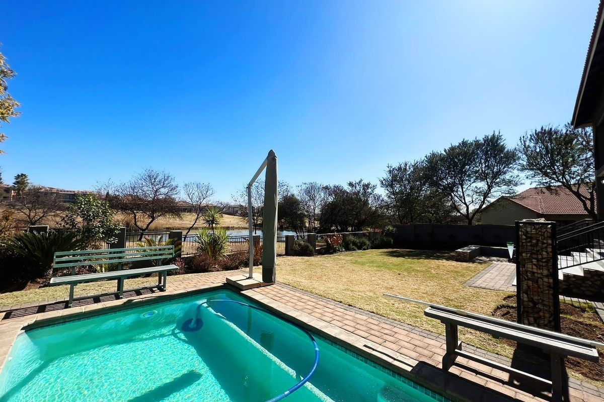 House For Sale in Pebble Rock Golf Village - Photo 4