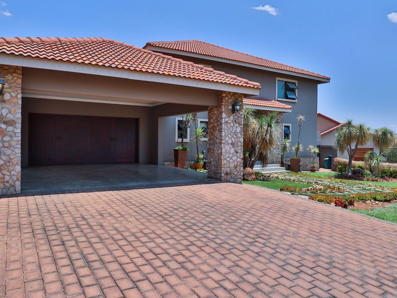 House For Sale in Pebble Rock Golf Village - Photo 6