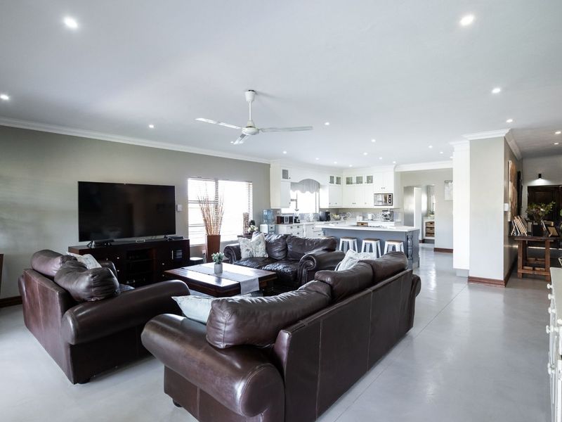 House For Sale in Pebble Rock Golf Village - Photo 10