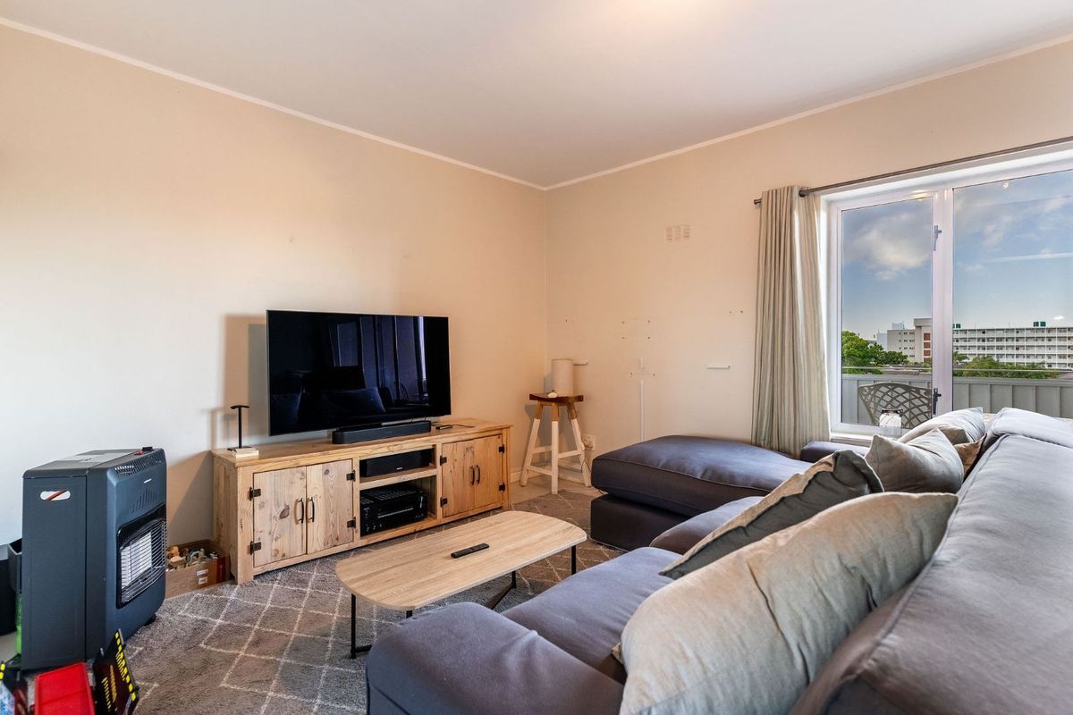 Apartment For Sale in Kenilworth - Photo 5