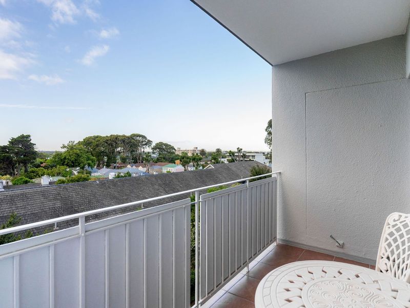 Apartment For Sale in Kenilworth - Photo 4