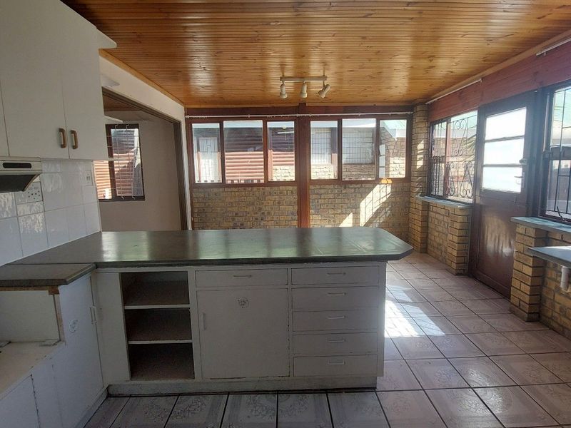 Townhouse For Sale in Parks Estate - Photo 3