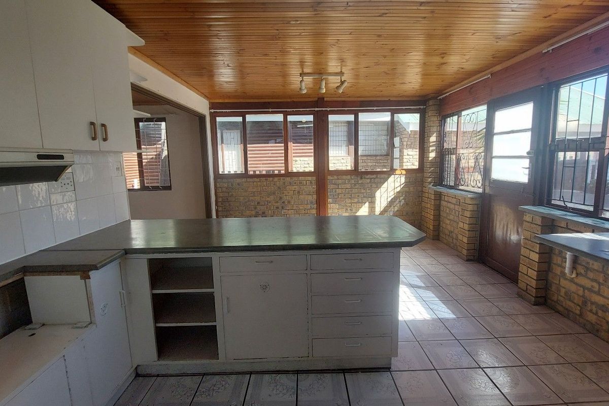 Townhouse For Sale in Parks Estate - Photo 3