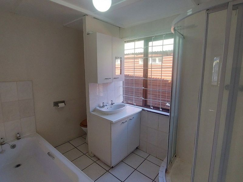 Townhouse For Sale in Parks Estate - Photo 7