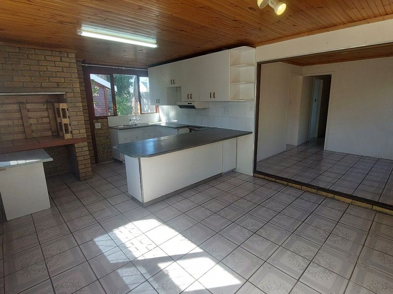 Townhouse For Sale in Parks Estate - Photo 2