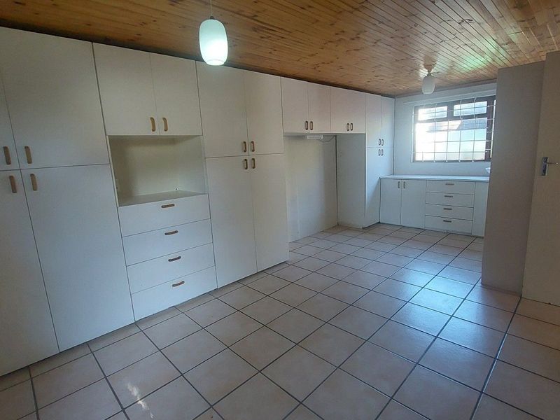 Townhouse For Sale in Parks Estate - Photo 5