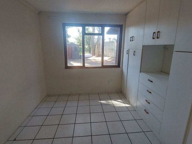 Townhouse For Sale in Parks Estate - Photo 10