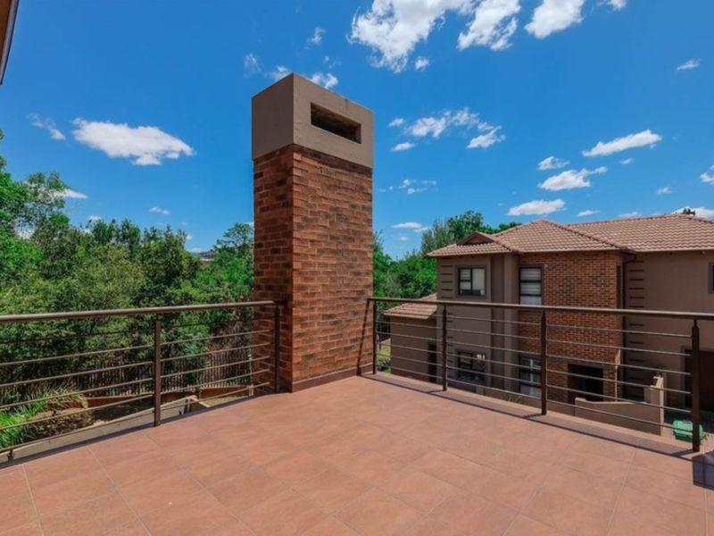 Townhouse For Sale in Ruimsig Country Estate - Photo 5