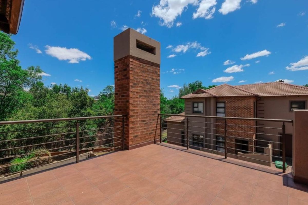 Townhouse For Sale in Ruimsig Country Estate - Photo 5
