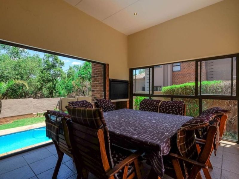 Townhouse For Sale in Ruimsig Country Estate - Photo 6