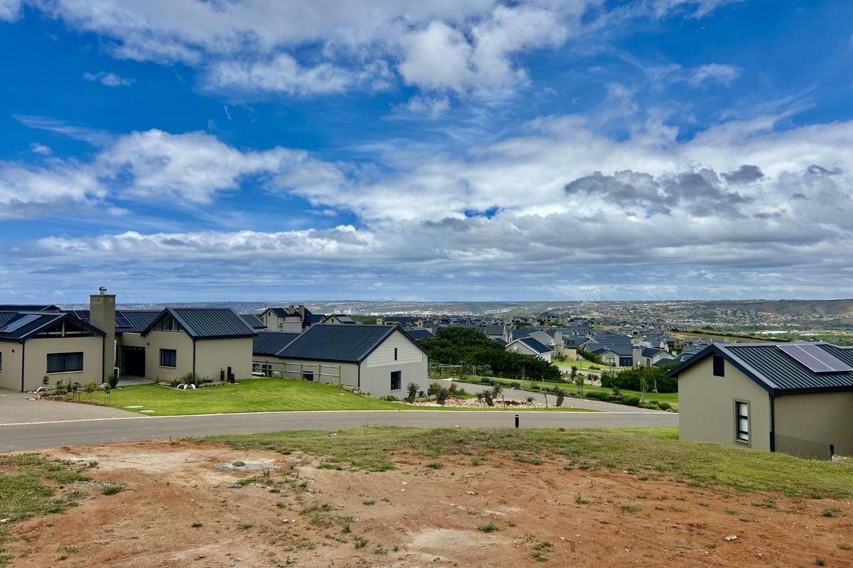 House For Sale in Hartland Lifestyle Estate - Photo 4