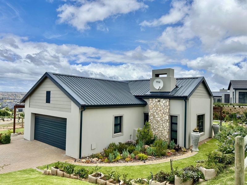 House For Sale in Hartland Lifestyle Estate - Photo 2