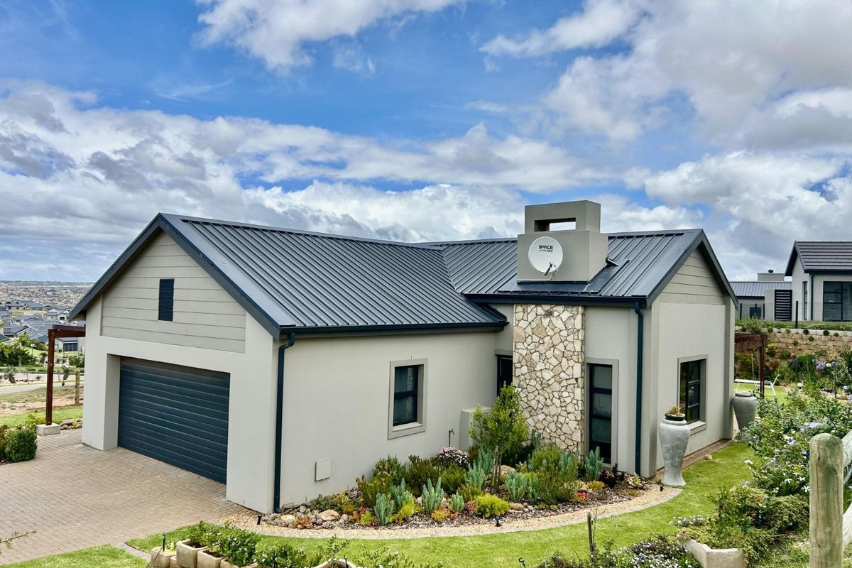 House For Sale in Hartland Lifestyle Estate - Photo 2