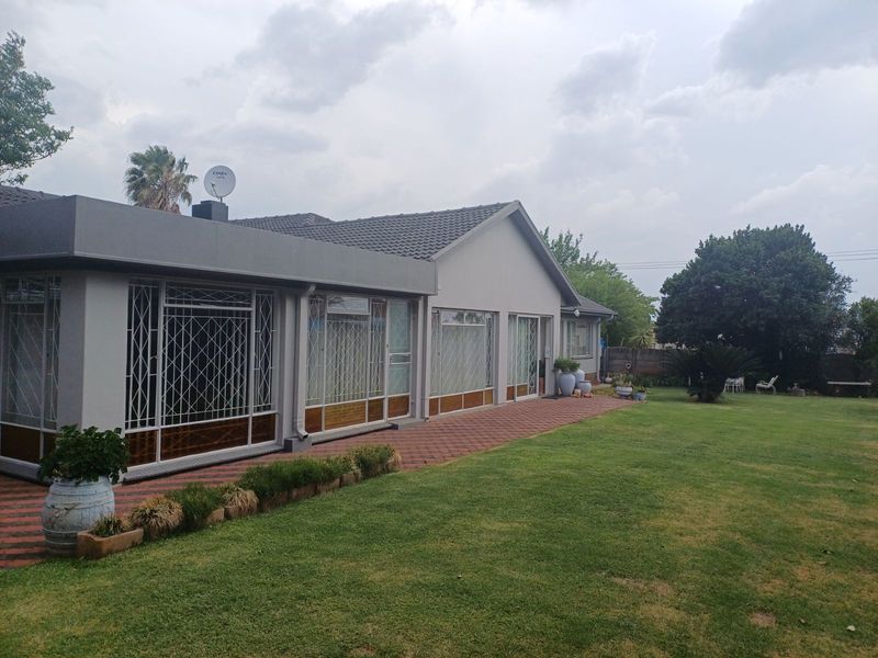 House For Sale in Flamwood - Photo 2