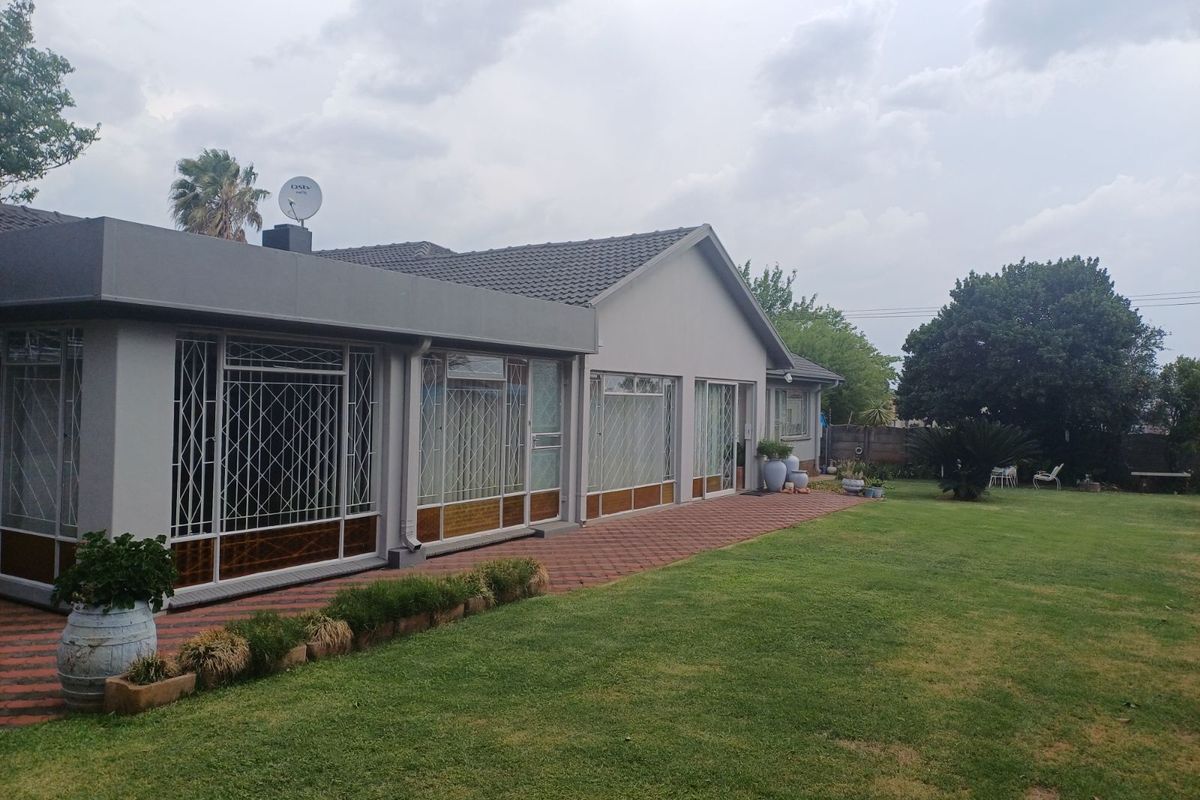 House For Sale in Flamwood - Photo 2