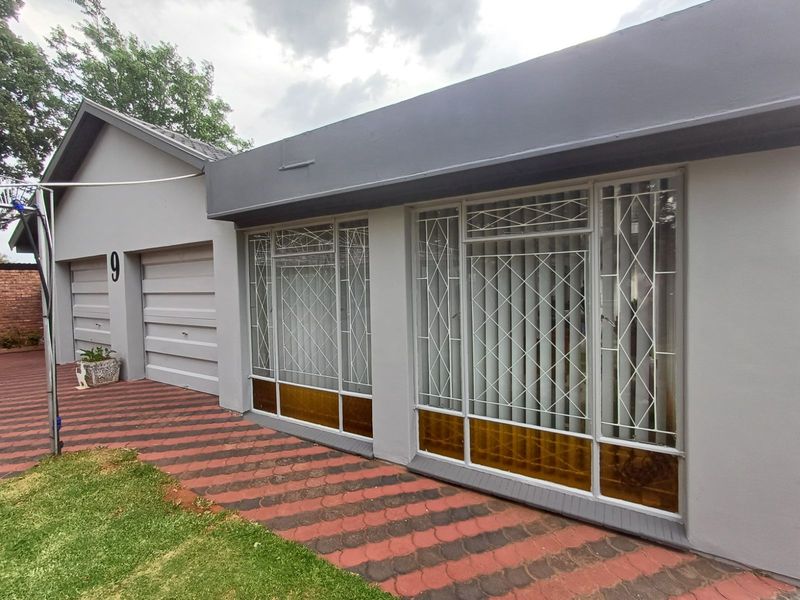 House For Sale in Flamwood - Photo 3