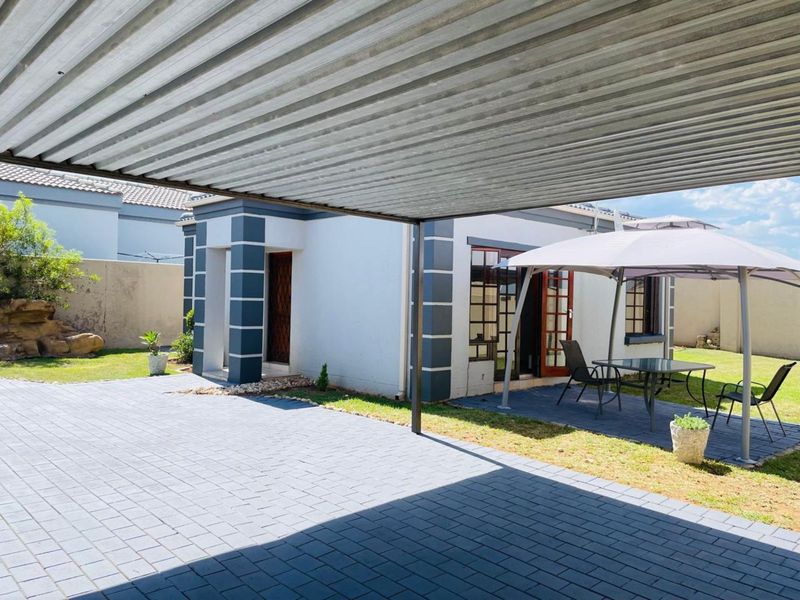 House For Sale in Summerset - Photo 4