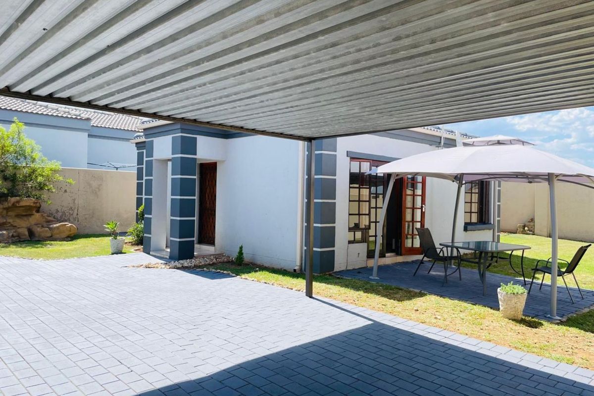 House For Sale in Summerset - Photo 4