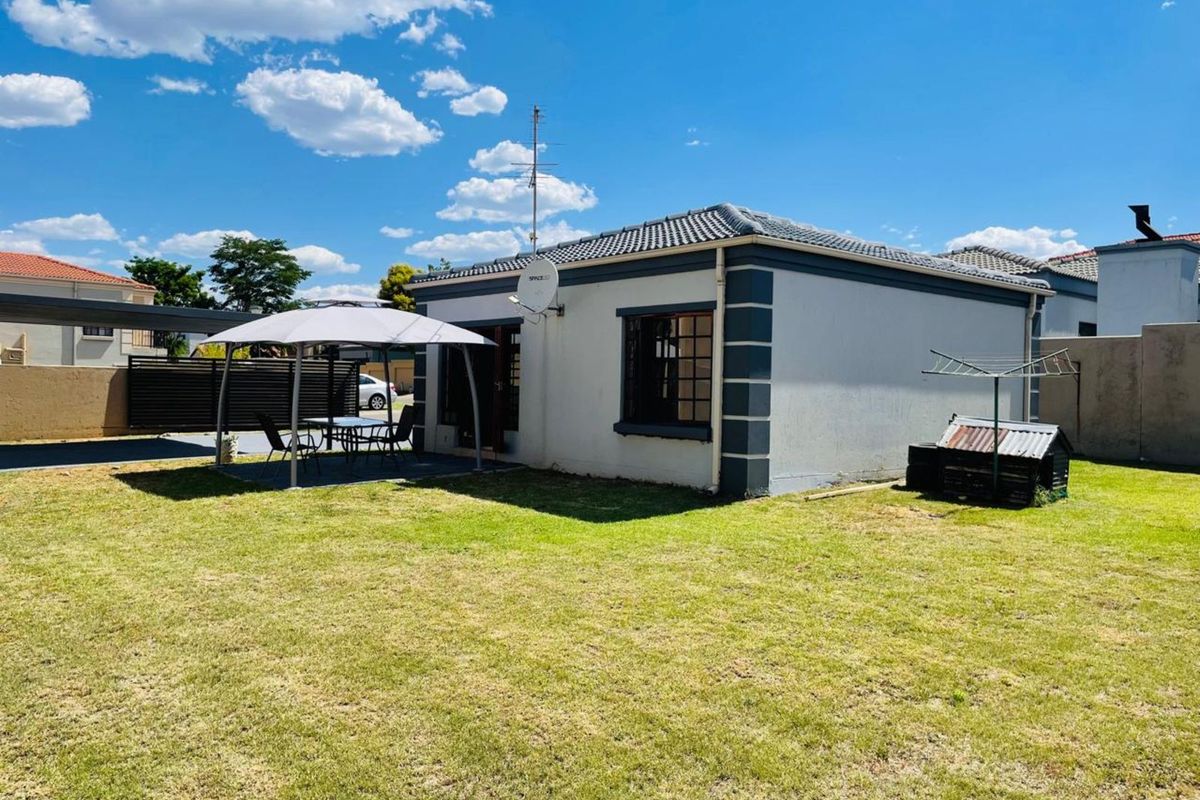 House For Sale in Summerset - Photo 3