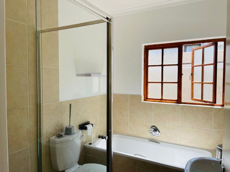 House For Sale in Summerset - Photo 7