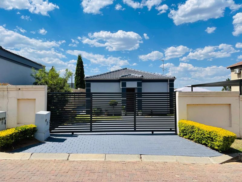 House For Sale in Summerset - Photo 2