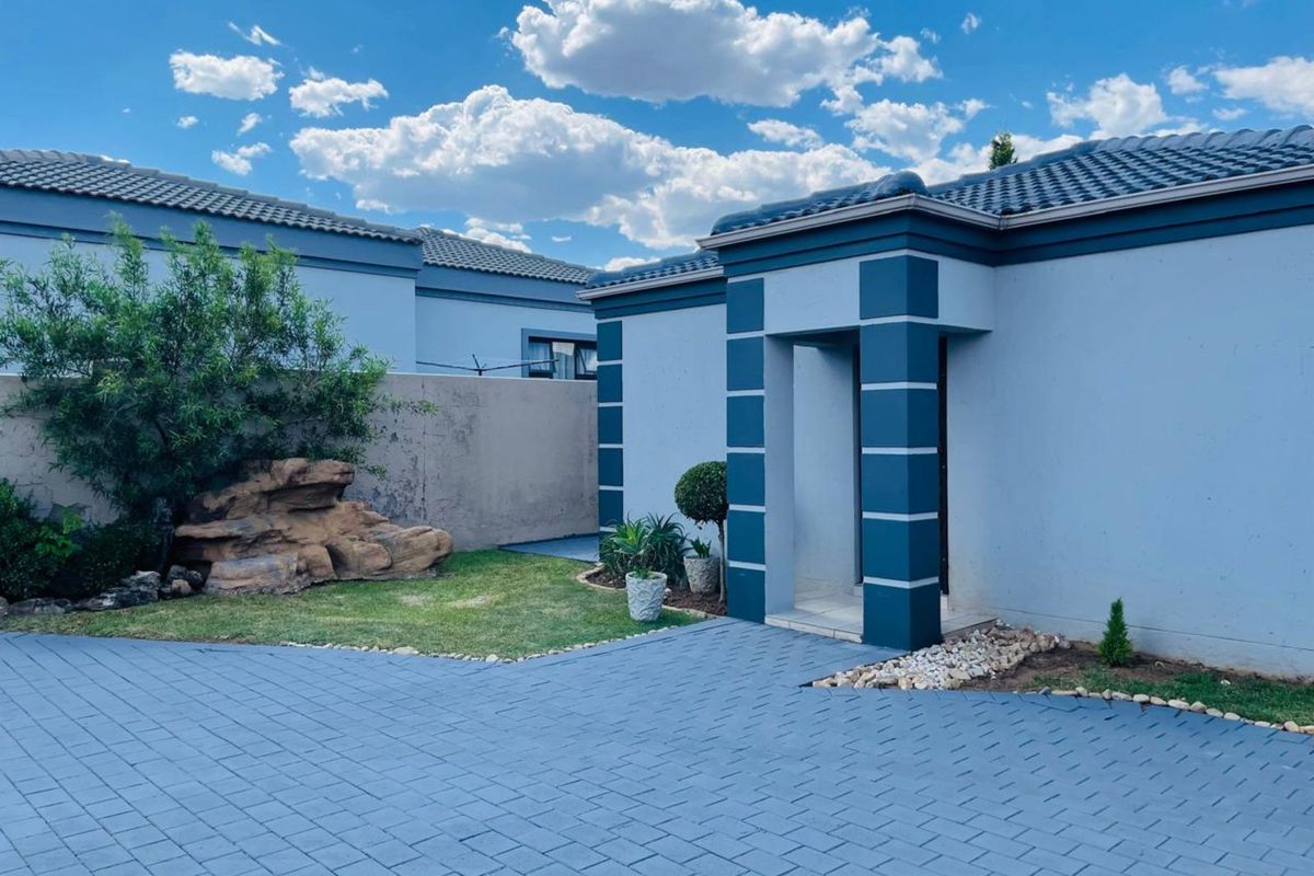 House For Sale in Summerset - Photo 5