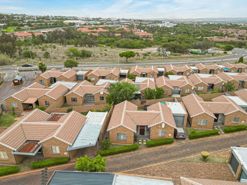 Townhouse For Sale in Halfway Gardens - Photo 5